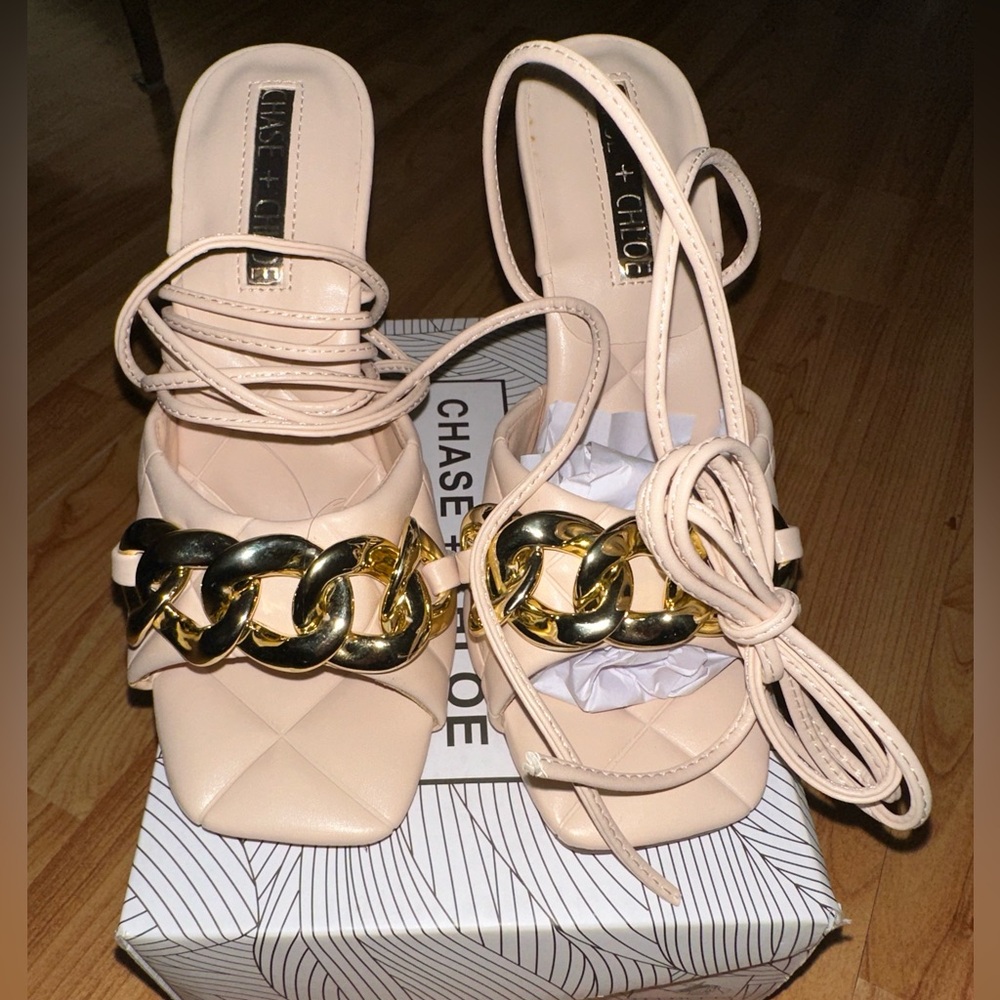 NWT Chase & Chloe Nude Heels